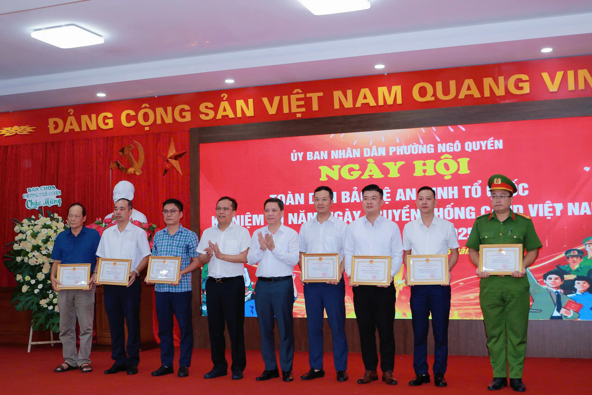 Phường Ngô Quyền tổ chức Ngày hội Toàn dân bảo vệ an ninh Tổ quốc năm 2025 và Kỷ niệm 80 năm ngày truyền thống CAND Việt Nam